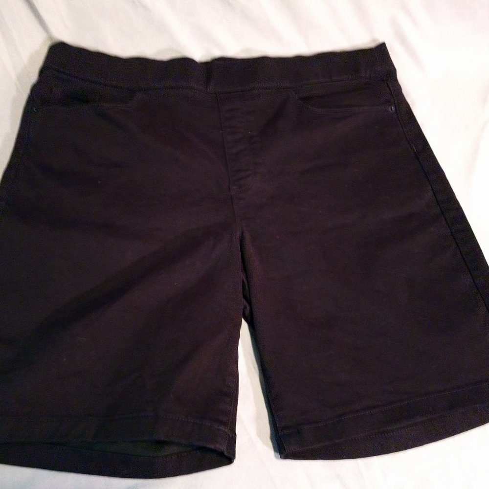 NWOT super soft black 5 pocket DKNY pull on jean shorts XXL